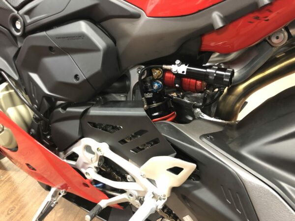 XXZ31 shock LHS XXZ31 - Rear Mono Shock - Red Spring